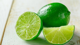 9 Manfaat Jeruk Nipis untuk Wajah, Bisa Hilangkan Jerawat dan Bikin Glowing Alami!