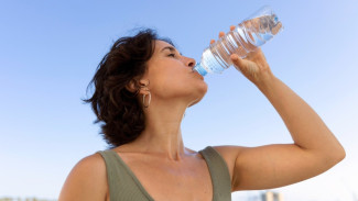Minum Air Es Bikin Gemuk? Ini Fakta Medisnya