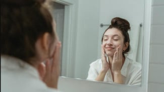 Cuci Muka Pagi dan Malam, Ini Urutan yang Benar!