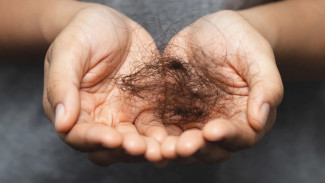 Tips Merawat Rambut Rontok Setelah Keramas