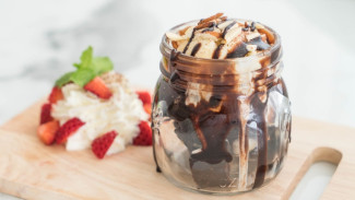 Tren Dessert Box dan Cake dalam Jar, Revolusi Makanan Manis di Era Digital