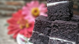 Bolu Ketan Hitam Keju Lumer, Sensasi Manis Gurih yang Bikin Nagih!