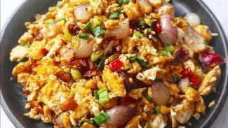 Masak Cepat 10 Menit! Telur Orak-Arik Cabe Bawang Ini Bikin Nagih!
