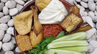 Viral dan Menggoda! Menu Lalap Platter 7 Hari Penuh Ide Lezat Plus Resep Sambal Pendampingnya