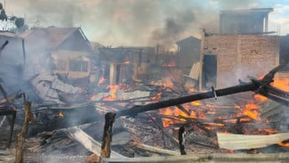 Gara-gara Cas HP, 14 Rumah di Bima Terbakar