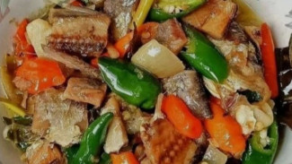 Resep Pedas Manis Ikan Asin Gabus, Menu Makan Ekonomis Lengkap Dengan Cara Memasaknya