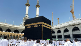 Gaji UMR Tapi Mau Umrah? Ini Strategi Finansialnya