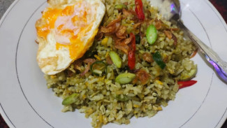 Rahasia Nasi Goreng Teri Cabe Hijau ala Solaria: Pedas Gurih, Anti Gagal!