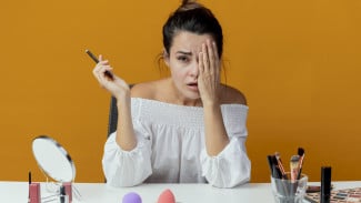 Make Up Nggak Awet Seharian di Wajah, Ini Kesalahan dan Cara Mengatasinya