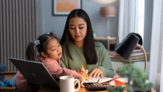 3 Peran, 1 Perempuan Hebat, Cara Cerdas Ibu Rumah Tangga Menaklukkan Waktu!