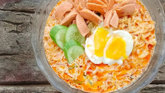 Sedang Bad Mood? Coba Mi Kuah Susu Pedas Ini, Auto Tenang dan Bikin Ketagihan!
