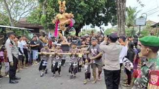 Polsek Selaparang Amankan Pawai dan Lomba Ogoh-Ogoh Mini di Karang Medain