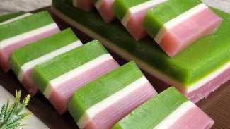 Bingung Potong Kue Lapis Selalu Lengket Simak Trik dan Resep Adonan Glowing Ini