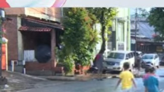 Banjir Surut, Masalah Belum Tamat! Warga Jakarta Hadapi Lumpur dan Kerusakan