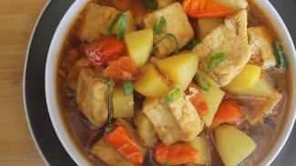 Semur Tahu Kentang, Empuk Manis Berbumbu Kecap, Cocok Buat Masakan Harian yang Hemat