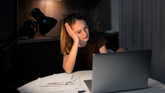 Jangan Overwork! Ini Cara Membagi Waktu Antara Kerja dan Istirahat Biar Hidup Seimbang