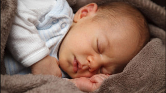 Tanda Bayi Kurang Tidur dan Cara Mengatasinya dengan Lembut