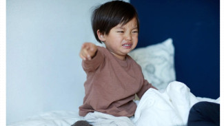 Cara Mengajarkan Anak Mengelola Emosi Sejak Kecil