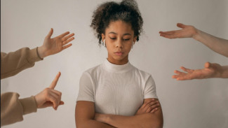 Tanda Anak Mengalami Bullying di Sekolah dan Cara Menanganinya