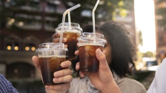Tips Bikin Minuman Dingin Secara Cepat, Tanpa Menunggu di Freezer Lama!
