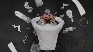 Quarter Life Crisis VS Midlife Crisis, Mana Yang Lebih Bahaya?