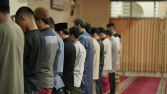 9 Arti Mimpi Sholat Berjamaah, Pertanda Hidupmu Akan Naik Level?