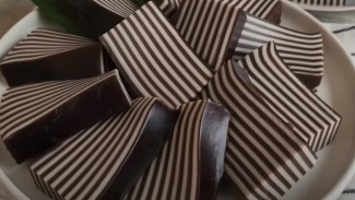 Tips Membuat Kue Lapis Tapioka yang Halus dan Glowing Anti Gagal untuk Pemula