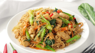 Resep Bihun Goreng Sederhana ala Rumahan, Enaknya Nggak Kalah Sama Abang-abang Gerobakan!