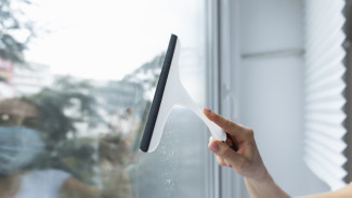 Tips Membersihkan Kaca Jendela Agar Bebas Noda dan Kinclong