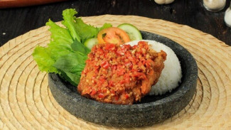 Resep Ayam Geprek Ini Bikin Tetangga Rela Antri di Rumah!
