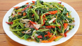 Cah Kangkung Tauco Seenak Menu Restoran, Padahal Masaknya Kilat Banget!