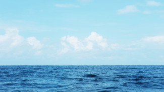 Mengapa Air Laut Terlihat Berwarna Biru?