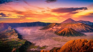 Spot Sunrise Populer di Gunung Bromo, Nikmati Keindahan The Golden Sunrise of Bromo