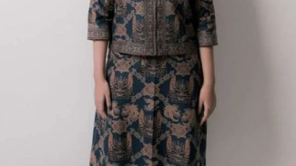 Inspirasi Baju Batik Setelan Rok Panjang yang Elegan dan Kekinian