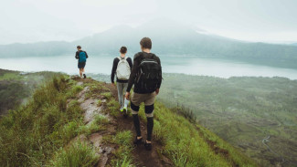 Pendakian sebagai Terapi? Ini Alasan Anak Muda Cari Healing di Gunung
