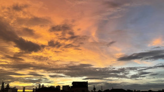 Mengapa Langit Senja Oranye?