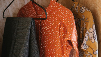 Biar Tidak Beli Baju Terus! Ini 7 Cara Merawat Pakaian agar Warnanya Tidak Cepat Luntur