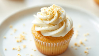 Cupcake Pisang Super Lembut, Frostingnya Juara!