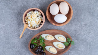 Tips Mengupas Telur Rebus Cepat dan Rapi