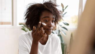 3 Rekomendasi Sunscreen Tanpa Whitecast untuk Kulit Gelap yang Wajib Dicoba