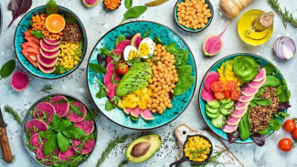 Ingin Awet Muda? Konsumsi 10 Makanan Penghambat Penuaan Dini Ini!