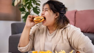 Emotional Eating vs Lapar Beneran ! Cara Bedakan Menurut Ahli