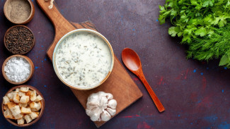Saus Bawang Putih Khas Lebanon, Hasilnya Creamy Banget!