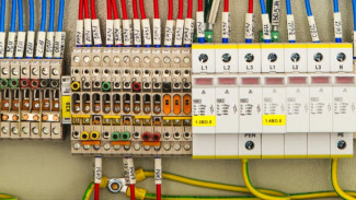 Tips Aman Menggunakan Kabel Roll dan Terminal Listrik