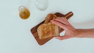 Ini Alasan Mengapa Harus Mengolesi Roti dengan Mentega Sebelum Dipanggang