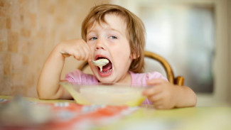 Jangan Asal Kasih Pisang ke Bayi! Ini Dia Cara Aman Biar Si Kecil Sehat dan Gembul Maksimal!