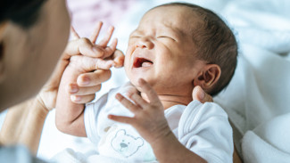 Bunda Jangan Panik! Ini Cara Aman Mengatasi Si Kecil Pilek