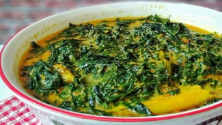 Cara Masak Daun Singkong Kuah Santan yang Wangi Rempah dan Super Lezat
