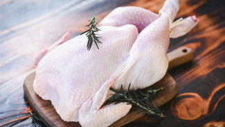 Amankah Mencuci Daging Ayam Mentah Sebelum Dimasak?