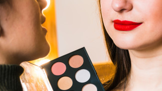 3 Trik Make Up Hemat Tanpa Mengurangi Hasil Riasan